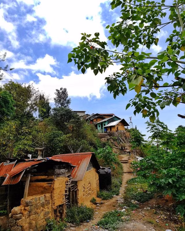 Ngôi làng thần bí và kỳ lạ câu chuyện người dân không dám đi giày dép