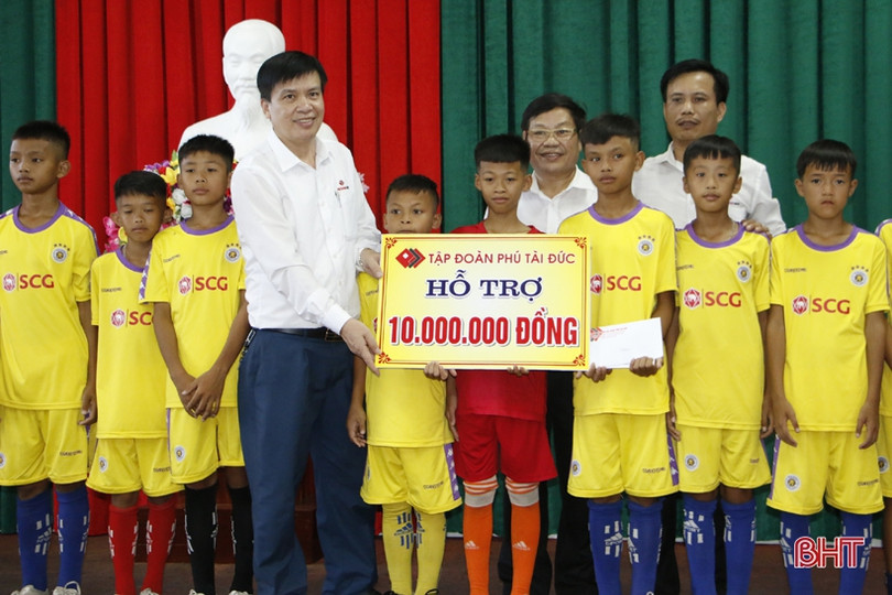 Đội Hà Tĩnh lên đường tham dự Giải bóng đá Quốc gia dành cho trẻ em có hoàn cảnh đặc biệt