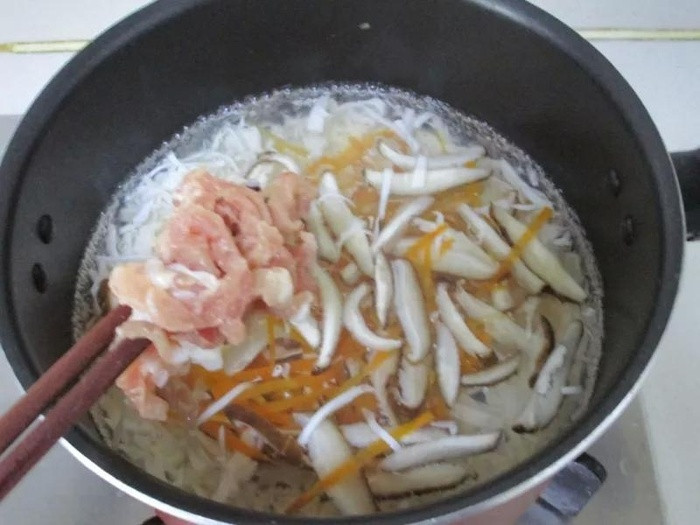 Trời nóng nấu bát súp nấm đậu chua “giải nhiệt” nhanh chóng