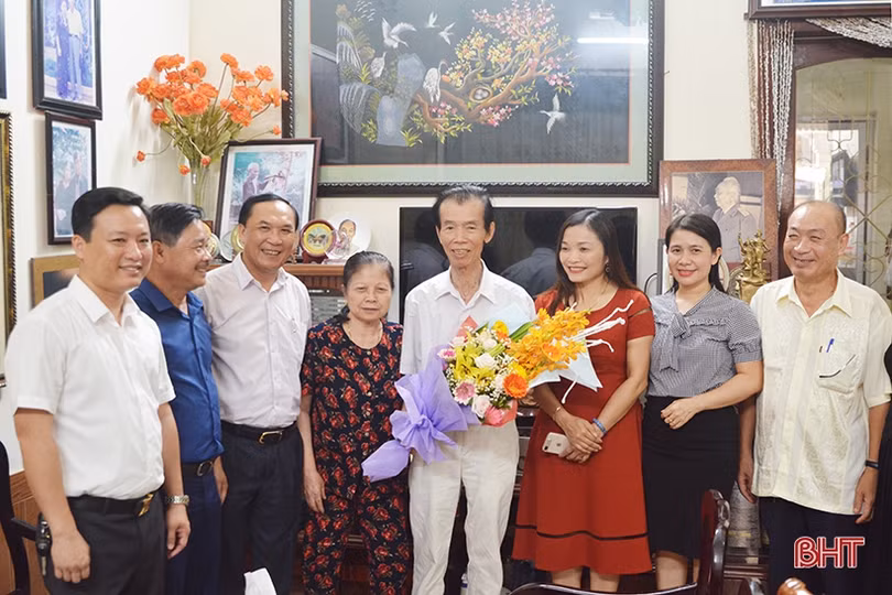 Trưởng ban Tuyên giáo Hà Tĩnh chúc mừng ngày Báo chí cách mạng Việt Nam