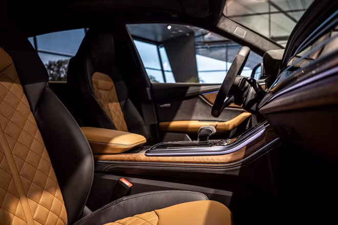 Audi Q8 “khoác áo” đặc biệt, nội thất siêu sang