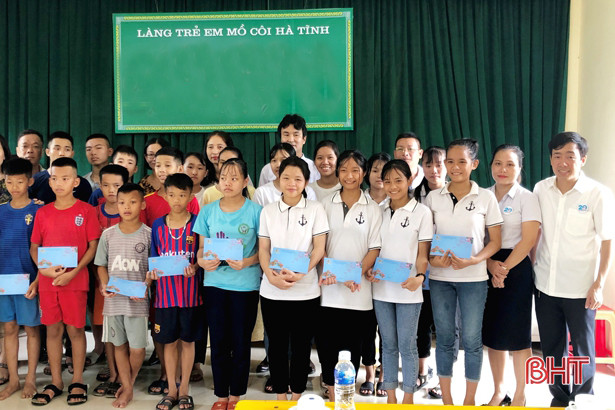 K51 THPT Phan Đình Phùng gây quỹ từ thiện hơn 100 triệu đồng