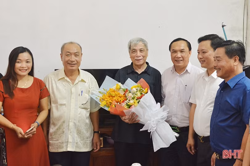 Trưởng ban Tuyên giáo Hà Tĩnh chúc mừng ngày Báo chí cách mạng Việt Nam