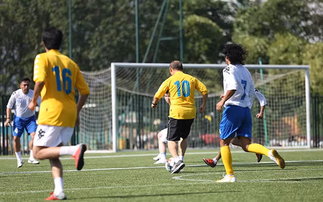 HLV Park Hang Seo đá bóng cực sung với các nhà báo dưới cái nắng 40 độ