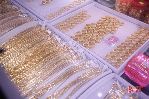 Giá vàng cao nhất 5 năm qua, thị trường Hà Tĩnh vẫn trầm lắng
