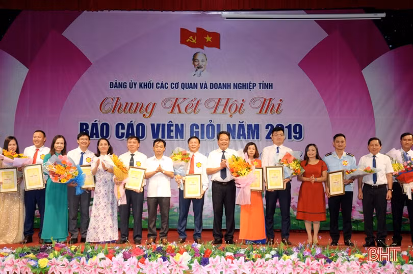 13 thí sinh các cơ quan và doanh nghiệp Hà Tĩnh thi báo cáo viên giỏi