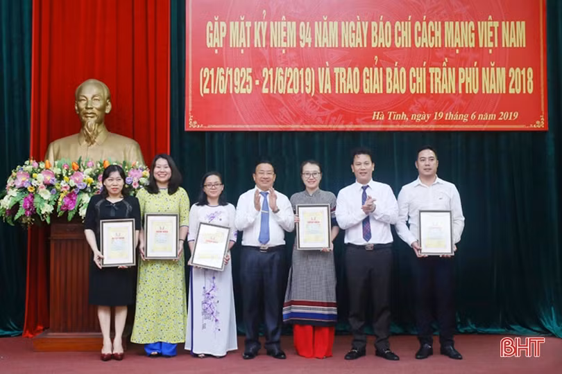 Hà Tĩnh gặp mặt các cơ quan báo chí và trao Giải Báo chí Trần Phú năm 2018