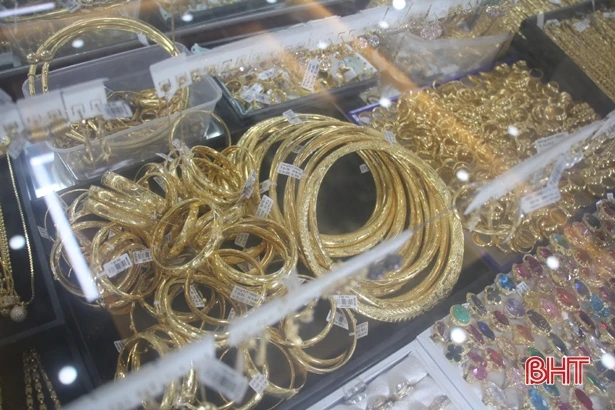 Giá vàng cao nhất 5 năm qua, thị trường Hà Tĩnh vẫn trầm lắng