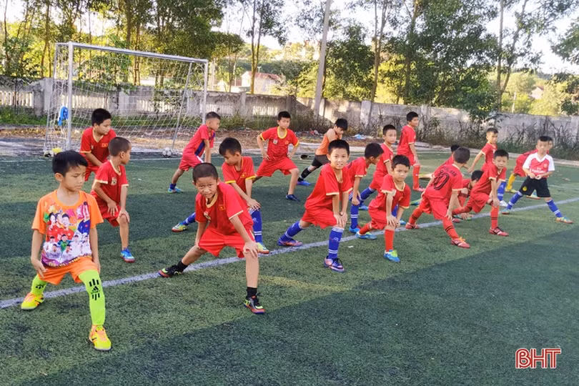 Sân chơi bóng đá cuốn hút thiếu niên - nhi đồng Hà Tĩnh