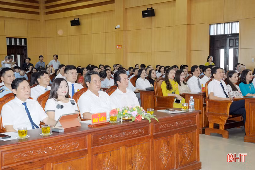 13 thí sinh các cơ quan và doanh nghiệp Hà Tĩnh thi báo cáo viên giỏi