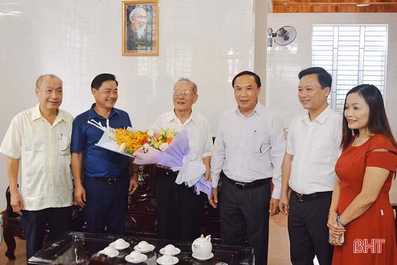 Trưởng ban Tuyên giáo Hà Tĩnh chúc mừng ngày Báo chí cách mạng Việt Nam