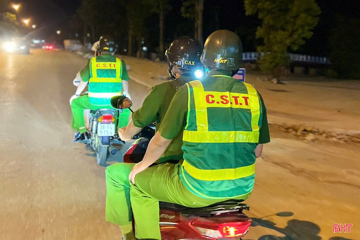 Lực lượng công an xã tuần tra, kiểm soát đảm bảo ANTT về đêm. bqbht_br_trom-cap-02.jpg