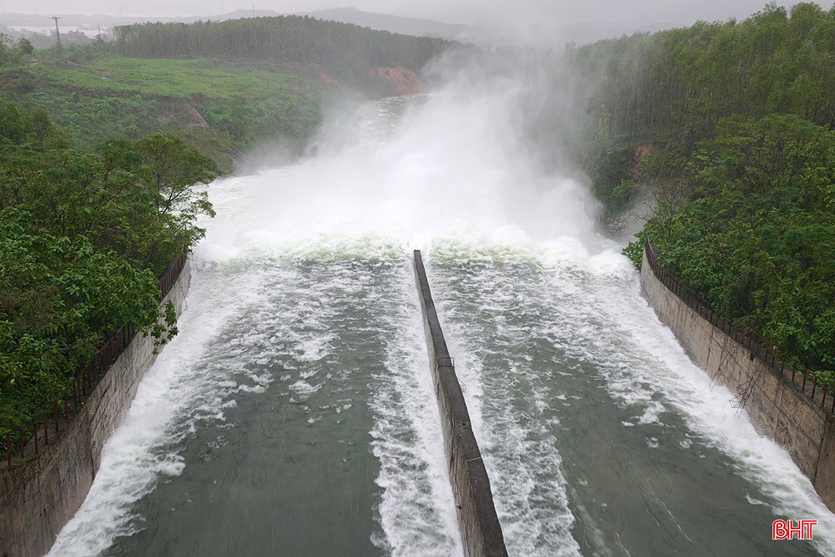 Hồ Kẻ Gỗ tăng lưu lượng xả tràn từ 450 m3/giây lên 500 m3/giây. bqbht_br_ho-ke-go-xa-lu.jpg