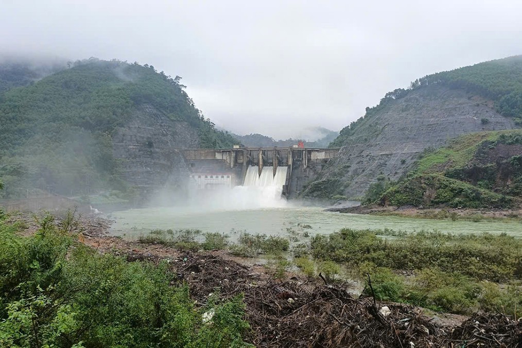 Nhà máy Thủy điện Hố Hô đang xả tràn với lưu lượng 1.206 m3/giây ho-ke-go-xa-lu-1.jpg