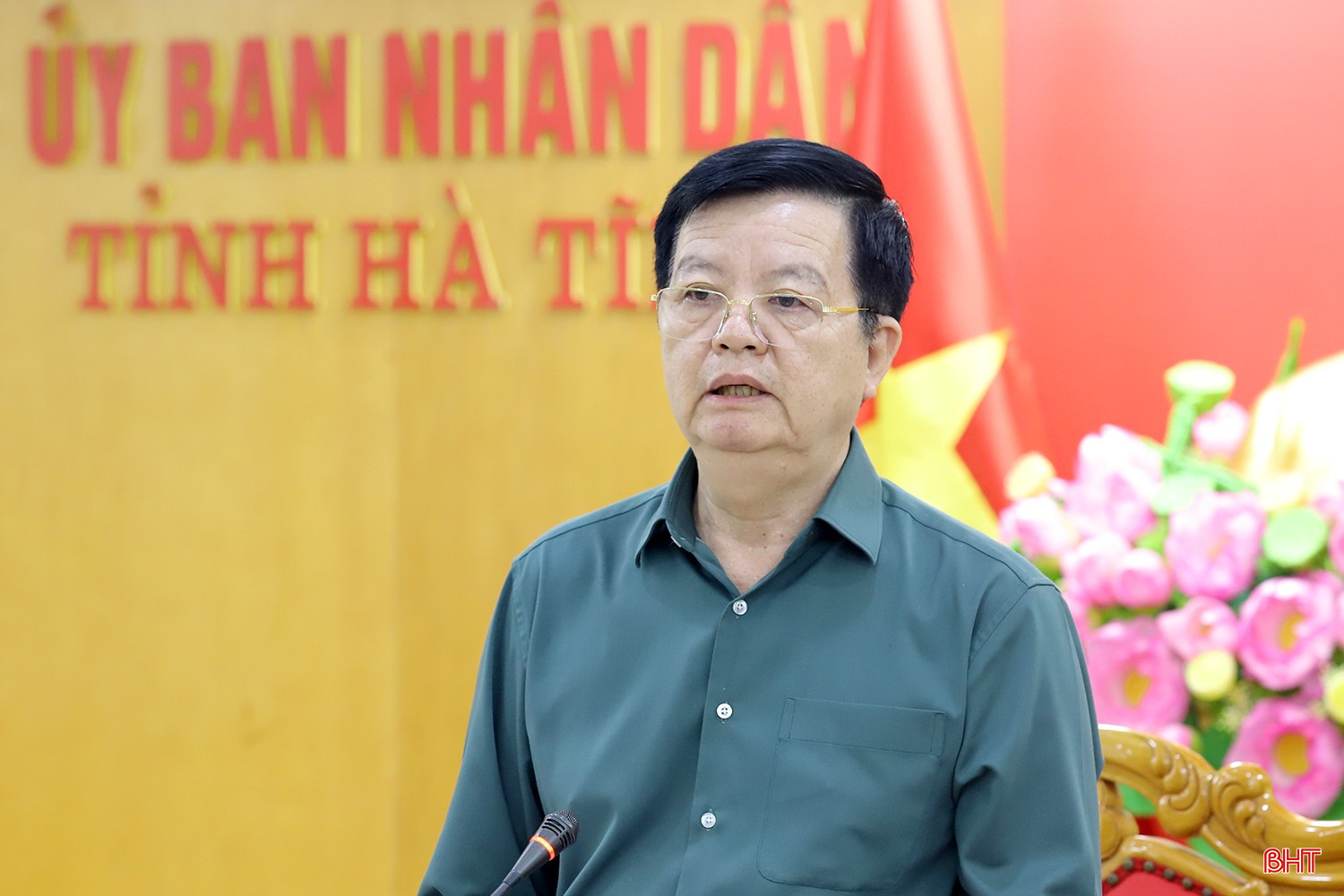 Phó Thủ tướng Chính phủ Mai Văn Chính đánh giá cao sự chủ động của Hà Tĩnh trong ứng phó với mưa lũ. bqbht_br_pho-thu-tuong-kiem-tra-mua-lut-ha-tinh.jpg