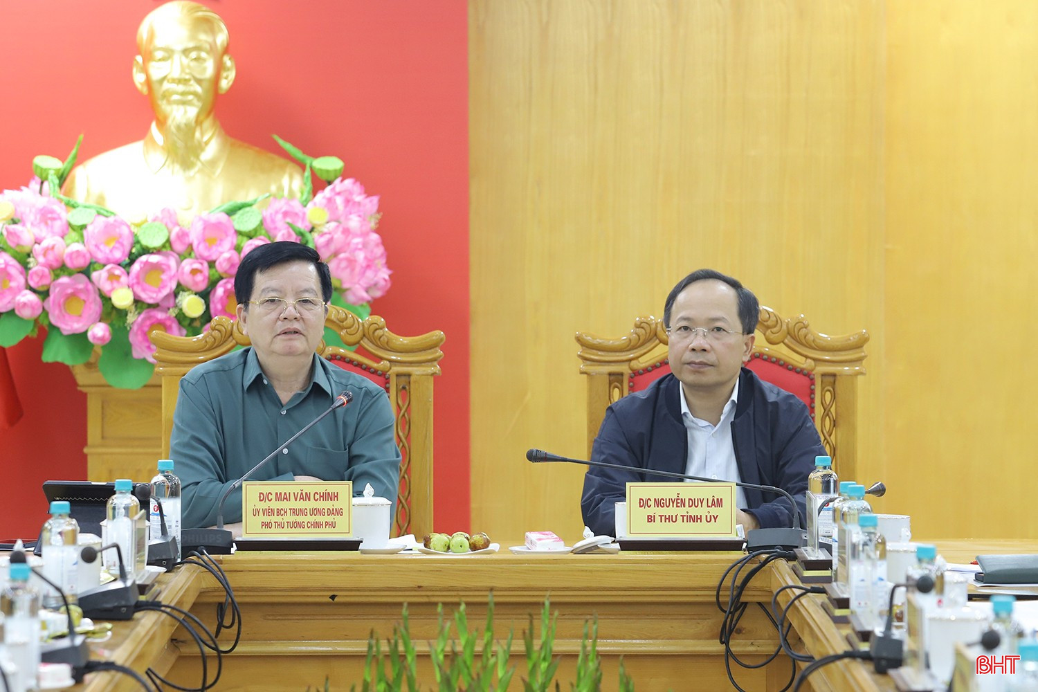 Phó Thủ tướng Chính phủ Mai Văn Chính và Bí thư Tỉnh ủy Nguyễn Duy Lâm điều hành cuộc làm việc. bqbht_br_pho-thu-tuong-kiem-tra-mua-lut-ha-tinh-3.jpg