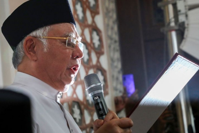 Cựu thủ tướng Malaysia làm lễ “thề độc”