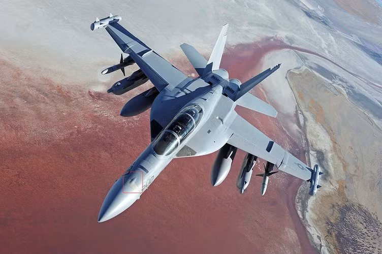 Nữ phi công F/A-18F Mỹ kể về lần đầu không kích khủng bố IS