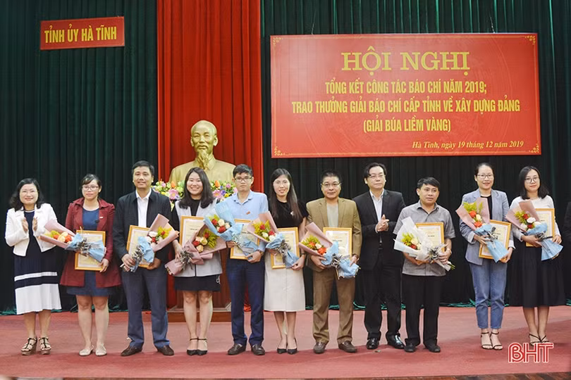 Hà Tĩnh trao giải Búa liềm vàng cấp tỉnh cho 26 tác phẩm xuất sắc