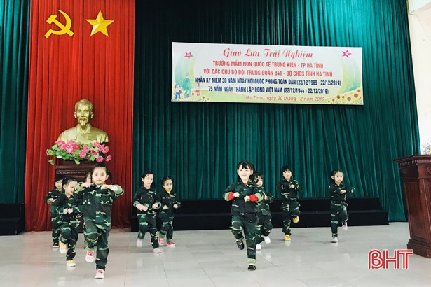 Một ngày làm chiến sỹ” của các bé Mầm non Trung Kiên