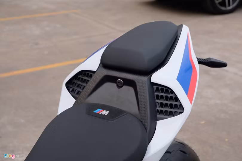 Cận cảnh mô tô BMW S 1000 RR 2019 giá 1,1 tỷ tại Việt Nam