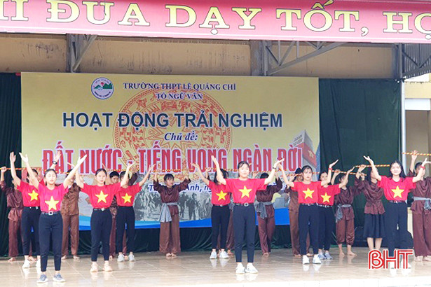 Học sinh TX Kỳ Anh gây xúc động với “Đất nước - tiếng vọng ngàn đời”