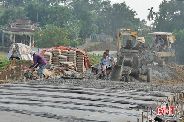 Hương Sơn huy động hơn 1.346 tỷ đồng xây dựng 151 công trình, dự án