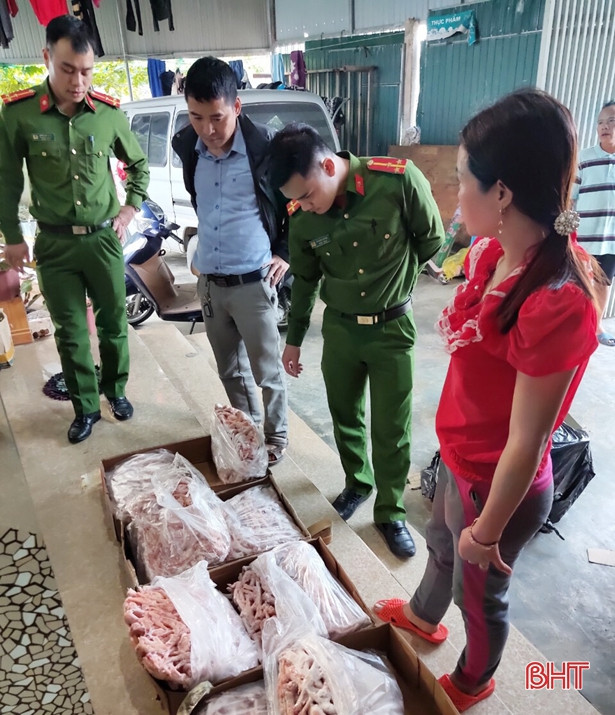 Phát hiện gần 220 kg sản phẩm động vật không rõ nguồn gốc trên địa bàn Hà Tĩnh