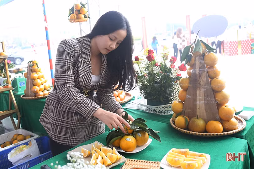 Những gian hàng “níu chân” khách ở Lễ hội Cam và sản phẩm nông nghiệp Hà Tĩnh