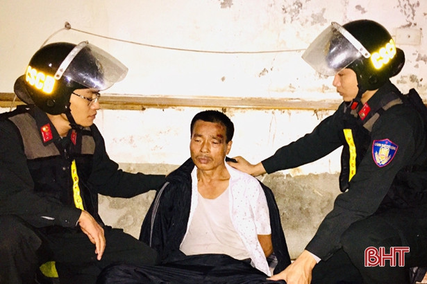 Bắt 2 “lão làng” tàng trữ hàng trăm viên hồng phiến ở xã miền núi Hà Tĩnh