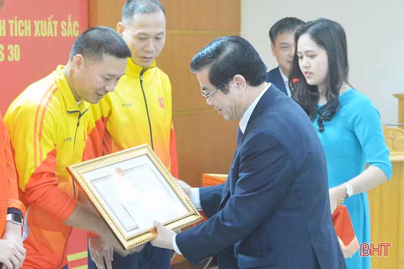 Hà Tĩnh tuyên dương, khen thưởng các VĐV đạt thành tích tại SEA Games 30