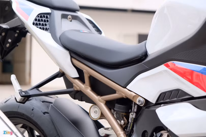 Cận cảnh mô tô BMW S 1000 RR 2019 giá 1,1 tỷ tại Việt Nam