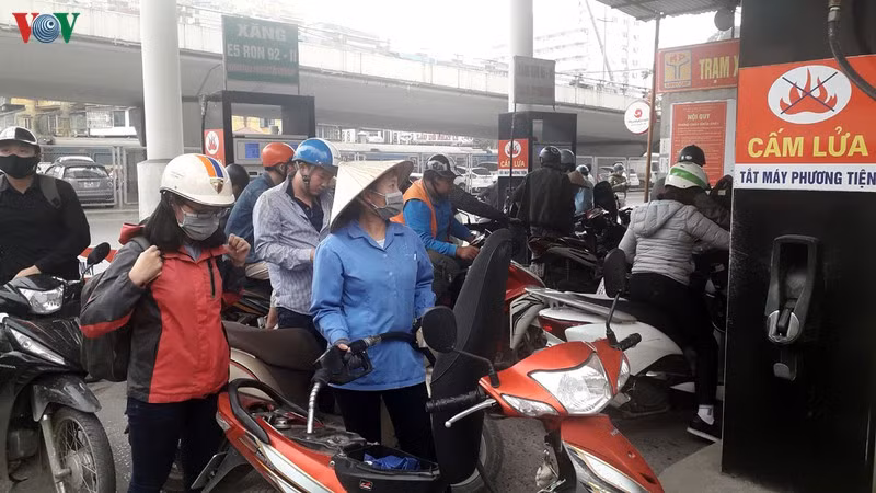 Giá xăng giảm nhẹ sau 2 lần tăng liên tiếp