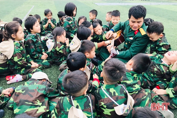 Một ngày làm chiến sỹ” của các bé Mầm non Trung Kiên