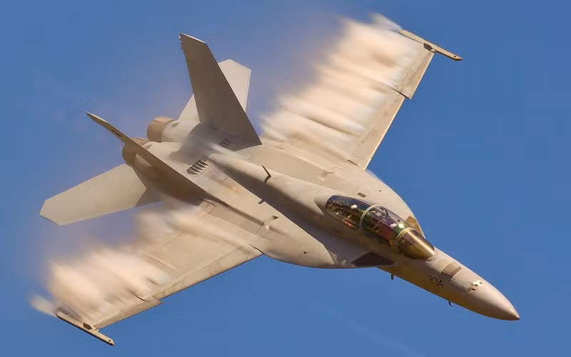 Nữ phi công F/A-18F Mỹ kể về lần đầu không kích khủng bố IS