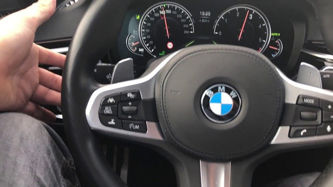 Công nghệ tự chuyển làn của xe BMW - người lái vẫn cần nhiều thao tác
