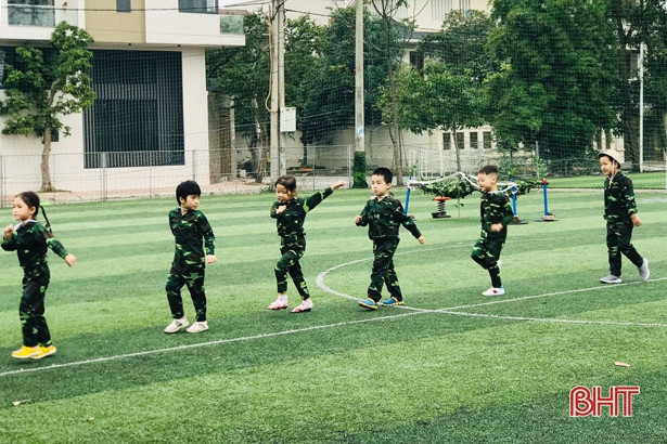 Một ngày làm chiến sỹ” của các bé Mầm non Trung Kiên