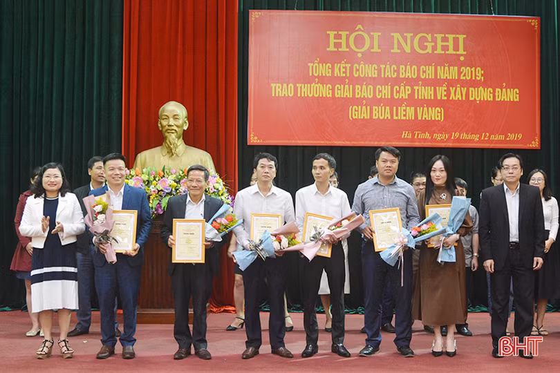 Hà Tĩnh trao giải Búa liềm vàng cấp tỉnh cho 26 tác phẩm xuất sắc