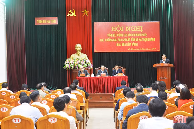 Hà Tĩnh trao giải Búa liềm vàng cấp tỉnh cho 26 tác phẩm xuất sắc