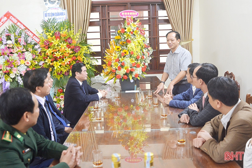 Lãnh đạo tỉnh chúc mừng Giáng sinh Tòa giám mục Giáo phận Hà Tĩnh