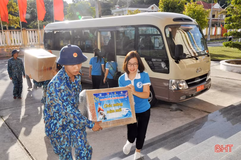 Gửi tấm lòng đồng bào cả nước tới Trường Sa