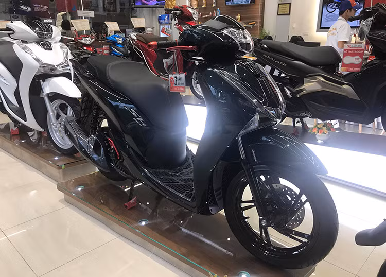Honda SH cũ đắt hơn bản mới