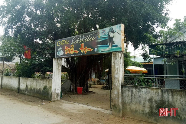 Công an Lộc Hà bắt quả tang 11 nam thanh niên cùng “đập đá” tại quán cà phê