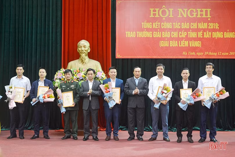 Hà Tĩnh trao giải Búa liềm vàng cấp tỉnh cho 26 tác phẩm xuất sắc