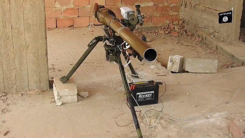 Khốc liệt tại Syria, binh sĩ vác pháo không giật lên vai để khai hỏa