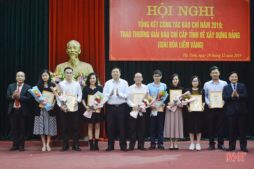 Hà Tĩnh trao giải Búa liềm vàng cấp tỉnh cho 26 tác phẩm xuất sắc