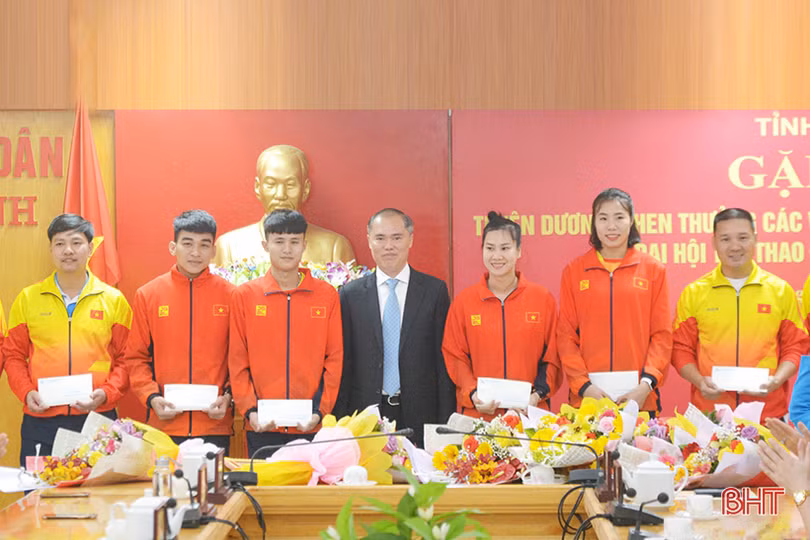 Hà Tĩnh tuyên dương, khen thưởng các VĐV đạt thành tích tại SEA Games 30