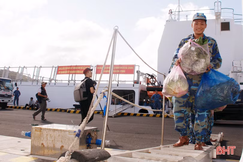 Gửi tấm lòng đồng bào cả nước tới Trường Sa