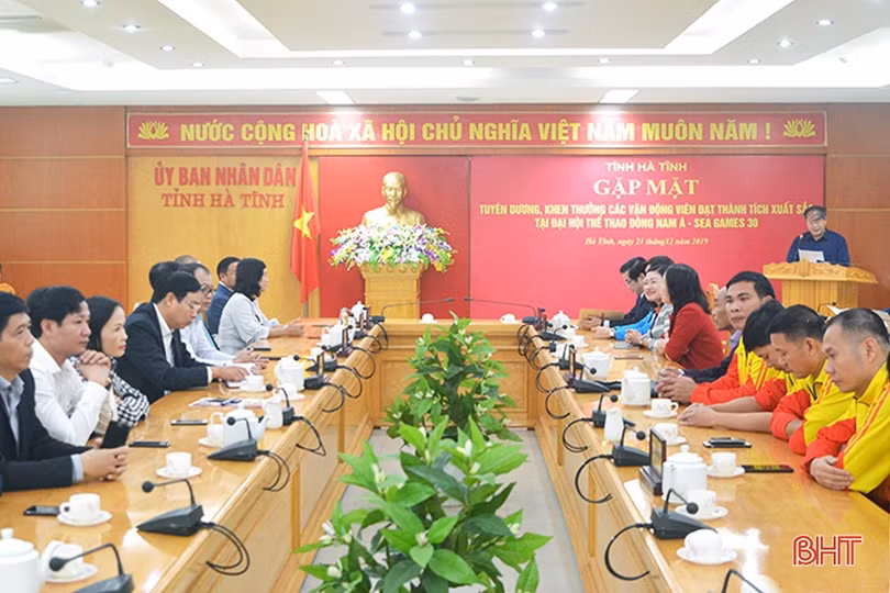 Hà Tĩnh tuyên dương, khen thưởng các VĐV đạt thành tích tại SEA Games 30