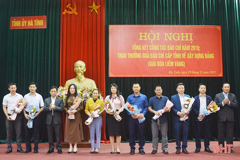 Hà Tĩnh trao giải Búa liềm vàng cấp tỉnh cho 26 tác phẩm xuất sắc